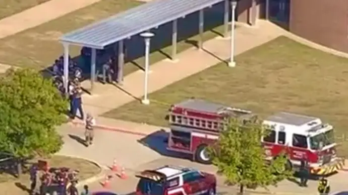 Caos en Texas por un tiroteo en una escuela secundaria Caos en Texas por un tiroteo en una escuela secundaria