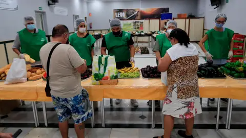 Aumenta la pobreza en España hasta los 6 millones de personas tras el coronavirus, la cifra más alta desde 2007 Aumenta la pobreza en España hasta los 6 millones de personas tras el coronavirus, la cifra más alta desde 2007