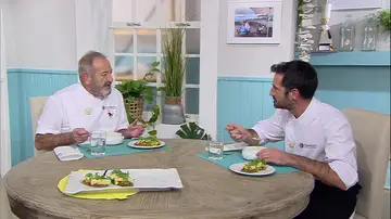 Así disfrutan padre e hijo del menú elaborado en 'Cocina abierta de Karlos Arguiñano'