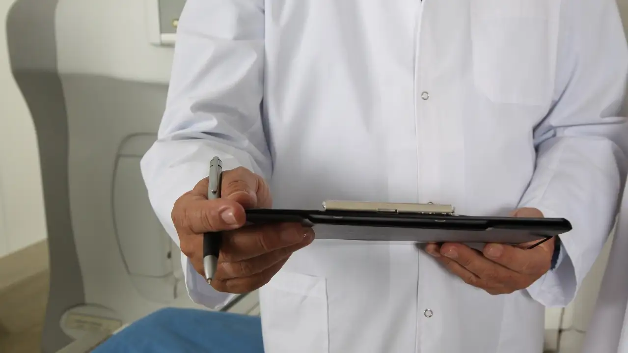 Un m&eacute;dico diagnostica como enfermedad la homosexualidad a una joven de 19 a&ntilde;os de Murcia