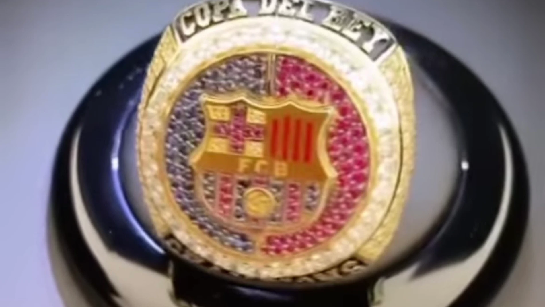 Griezmann se hace un anillo estilo NBA con el escudo del Barcelona para conmemorar la Copa del Rey