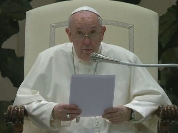 El Papa Francisco expresa su "vergüenza" por la "incapacidad de la Iglesia" para gestionar los casos de abusos