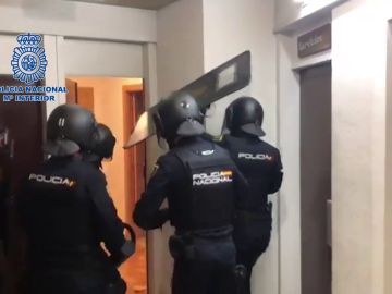Así desarticula la policía una red dedicaba a explotar sexualmente a mujeres en pisos de Barcelona 