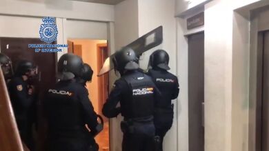Así desarticula la policía una red dedicaba a explotar sexualmente a mujeres en pisos de Barcelona 