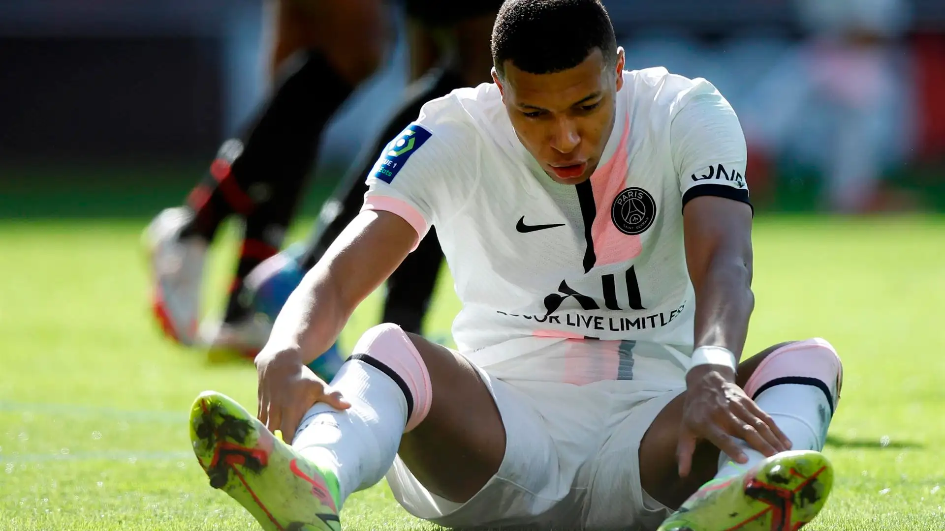 La madre de Mbappé, sobre una posible renovación con el PSG: "Estamos hablando y la cosa va bien" La madre de Mbappé, sobre una posible renovación con el PSG: "Estamos hablando y la cosa va bien"