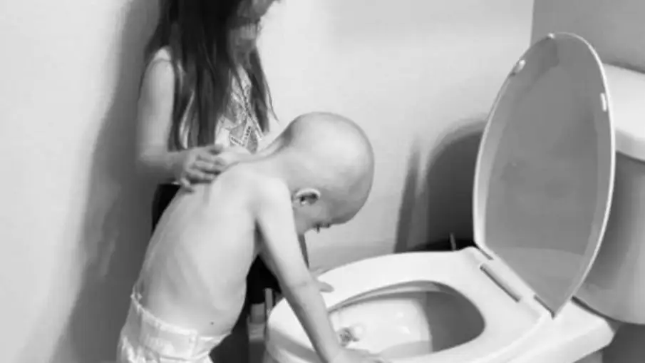 La madre de Beckett, el ni&ntilde;o con c&aacute;ncer cuya foto se hizo viral, confirma que su hijo est&aacute; recuperado