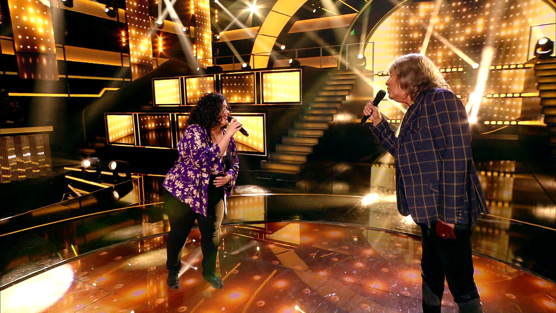 ¡El mejor final! José Mercé y la organizadora de eventos enamoran cantando ‘Contigo aprendí’ ¡El mejor final! José Mercé y la organizadora de eventos enamoran cantando ‘Contigo aprendí’