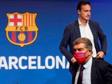 Ferran Reverter, director general del Barcelona, junto a Joan Laporta