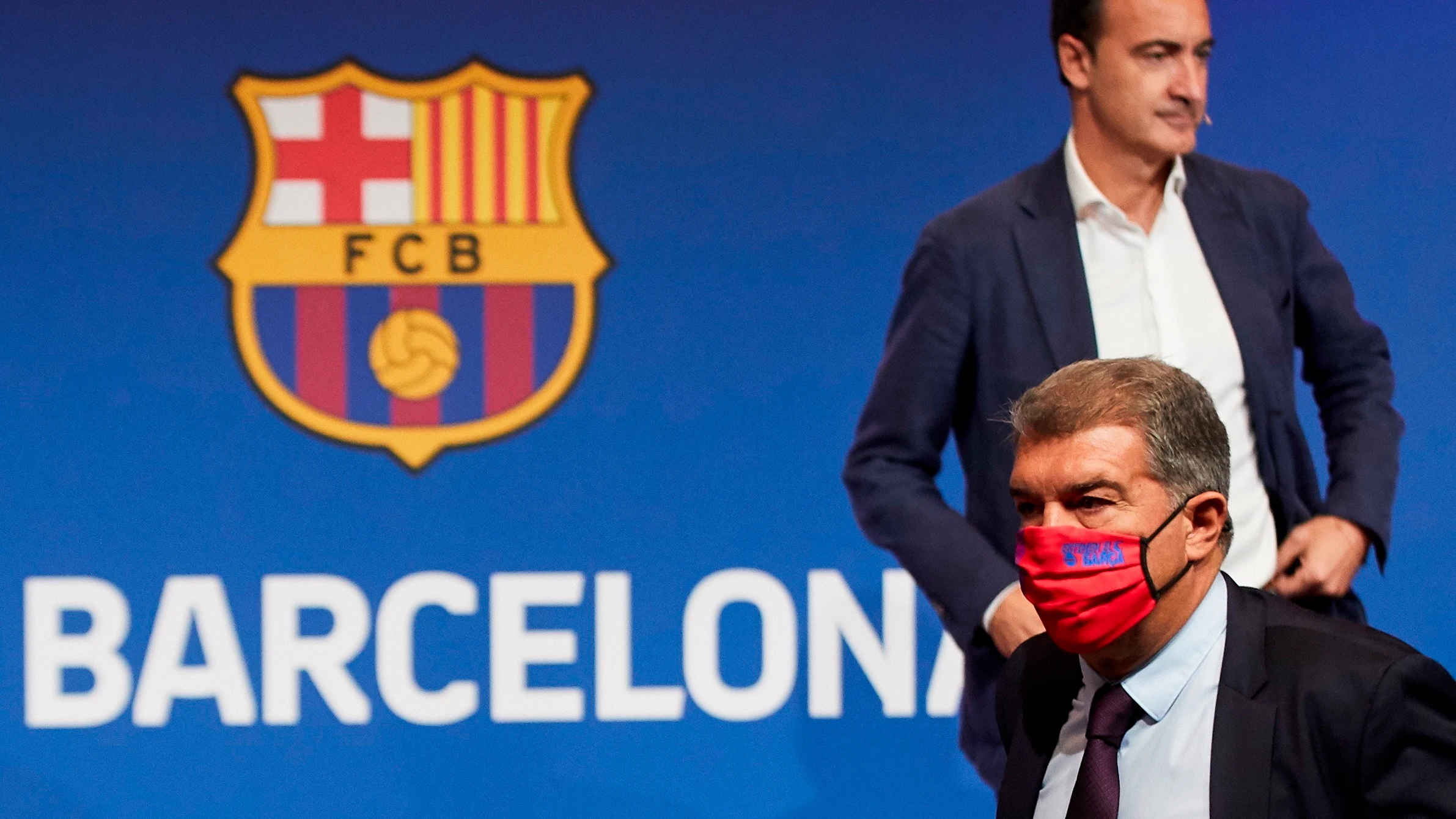 Ferran Reverter, director general del Barcelona, junto a Joan Laporta