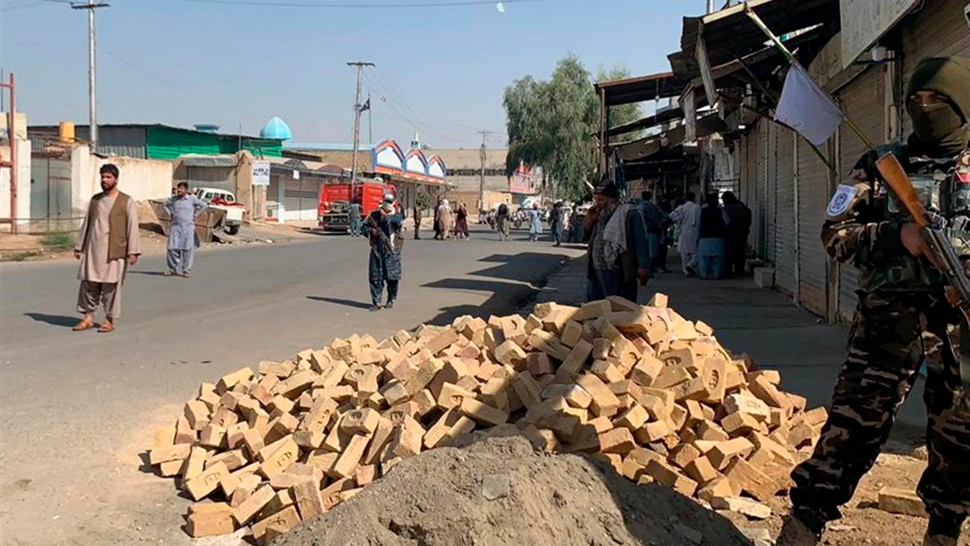 Un nuevo atentado en una mezquita de Afganistán deja al menos 35 muertos y unos 68 heridos Un nuevo atentado en una mezquita de Afganistán deja al menos 35 muertos y unos 68 heridos
