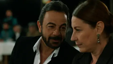 Fekeli y Hünkar, testigos de una boda y miradas de complicidad Fekeli y Hünkar, testigos de una boda y miradas de complicidad