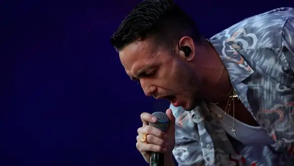C. Tangana y Nathy Peluso lamentan la dimisión del deán tras la polémica por 'Ateo': "Creía que éramos más modernos" C. Tangana y Nathy Peluso lamentan la dimisión del deán tras la polémica por 'Ateo': "Creía que éramos más modernos"