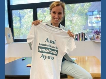 La camiseta que Más Madrid quiere poner de moda: 'A mí también me ha insultado Ayuso, ¿y a ti?'