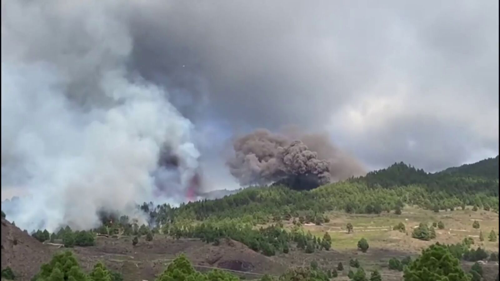 Nueva boca eruptiva al sureste del cono principal del volcán de La Palma