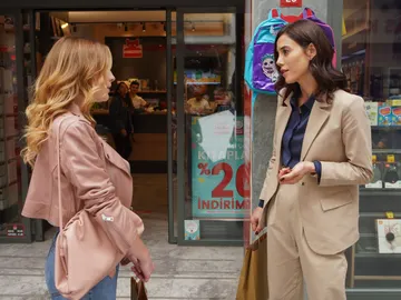 La foto que muestra la verdadera relación entre Melis Sezen y Cansu Dere, Derin y Asya en 'Infiel' La foto que muestra la verdadera relación entre Melis Sezen y Cansu Dere, Derin y Asya en 'Infiel'