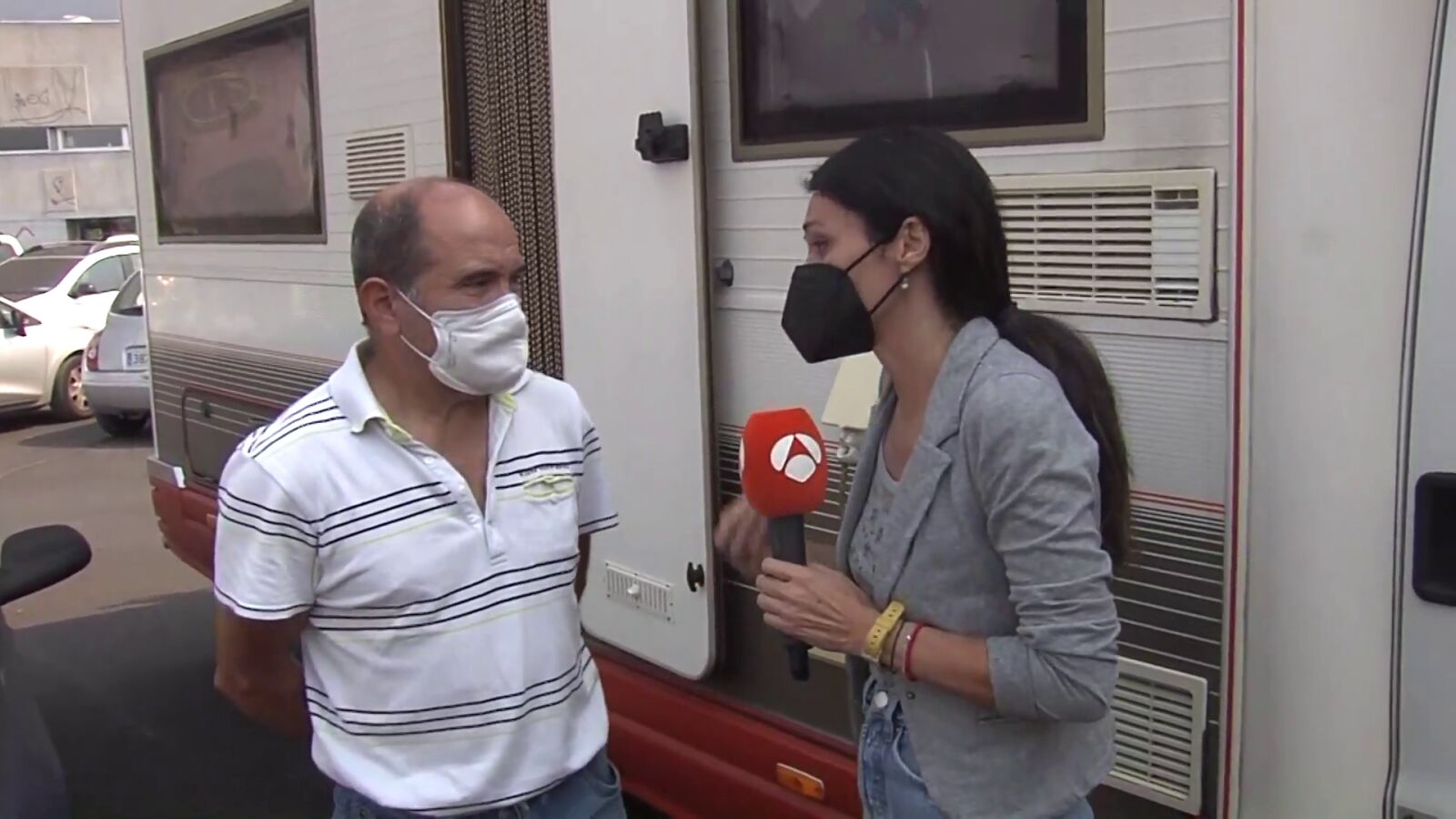 Parte de los desalojados por el volcán de La Palma viven en su autocaravana: 