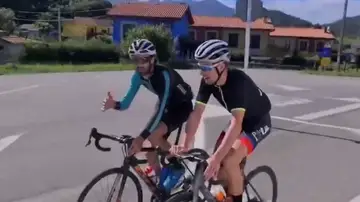 Alejandro Paleo llega a Dinamarca tras recorrer más de 2.800 km en bici en 13 días para evitar el cierre de su empresa Alejandro Paleo llega a Dinamarca tras recorrer más de 2.800 km en bici en 13 días para evitar el cierre de su empresa