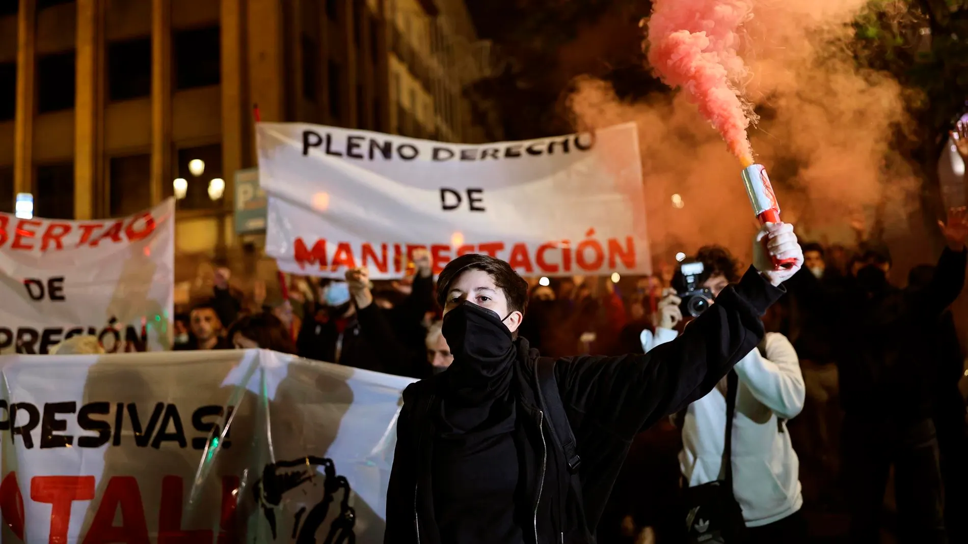 Grupos antisistema se manifiestan en Madrid contra "el aumento de las leyes represivas" 