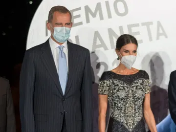 la reina Letizia y el rey Felipe en los Premios Planeta 2021 la reina Letizia y el rey Felipe en los Premios Planeta 2021