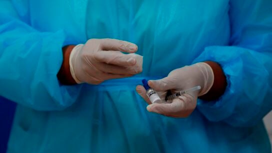 Vacunaci&oacute;n preventiva para evitar la gripe y el coronavirus