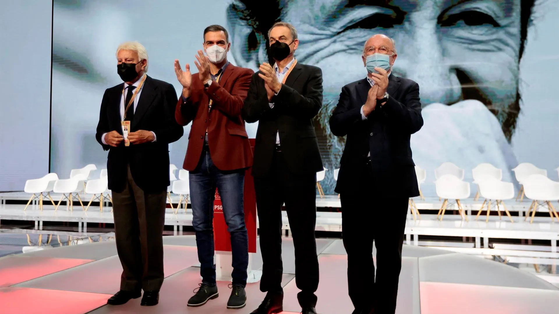 Un PSOE unido muestra su mejor cara en su 40º Congreso y entierra las guerras internas Un PSOE unido muestra su mejor cara en su 40º Congreso y entierra las guerras internas