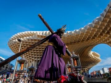 El Gran Poder a su paso por Sevilla.