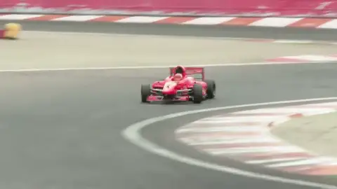 Así es el campeonato de España de coches de radiocontrol: "A su escala son más rápidos que un Fórmula 1" Así es el campeonato de España de coches de radiocontrol: "A su escala son más rápidos que un Fórmula 1"