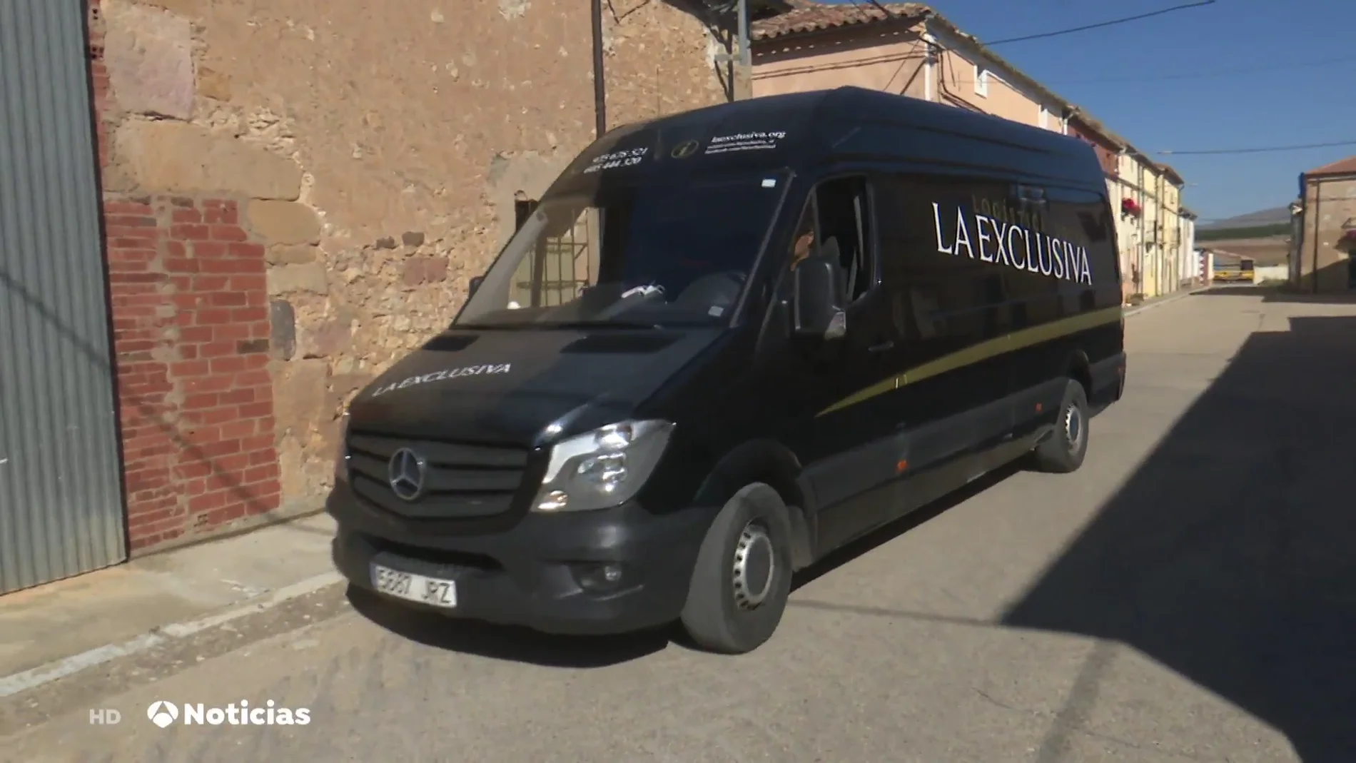 'La Exclusiva', la furgoneta de reparto a domicilio que abastece a las poblaciones más aisladas de Soria