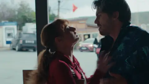 Nil planta cara a Selçuk, y lo echa a empujones de su vida: “Eres una mala persona” 'Infiel'