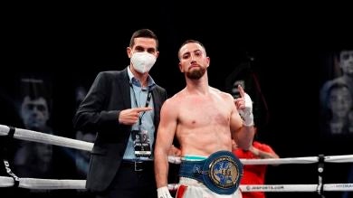 Sandor Martín sorprende al estadounidense Mikey García, excampeón de 4 divisiones