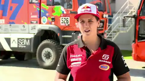 Laia Sanz competirá en coches en el Dakar: "Carlos Sainz me está ayudando mucho" Laia Sanz competirá en coches en el Dakar: "Carlos Sainz me está ayudando mucho"