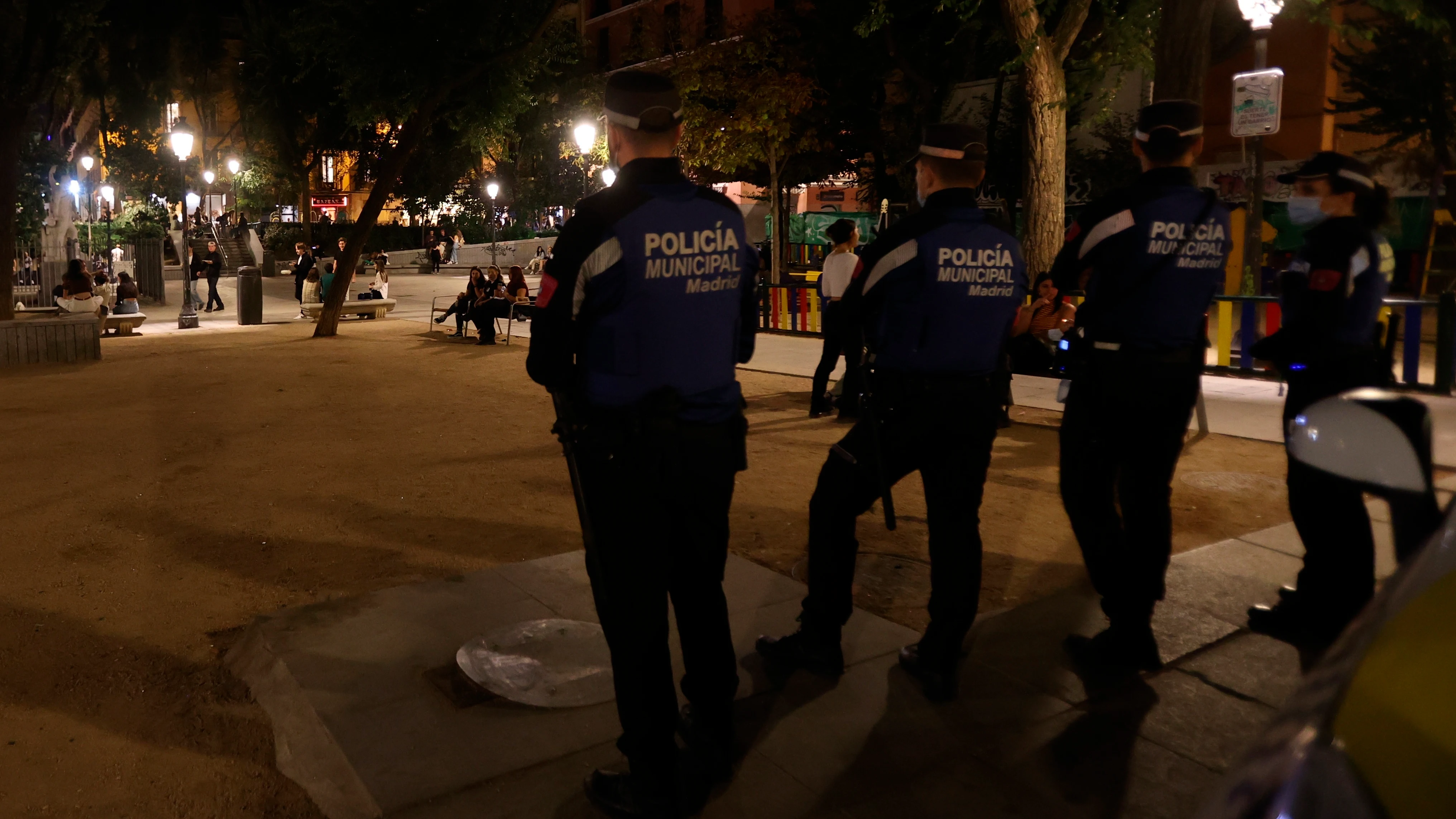 Policía Nacional controlando un botellón Policía Nacional controlando un botellón