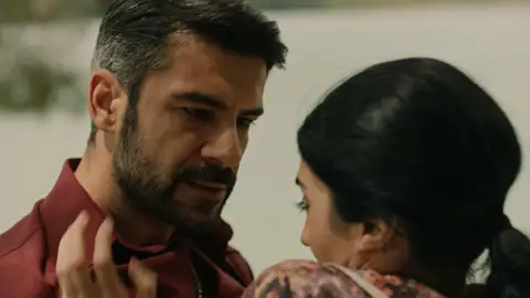 Gülten recibe la ayuda de Hünkar tras la tragedia Gülten recibe la ayuda de Hünkar tras la tragedia