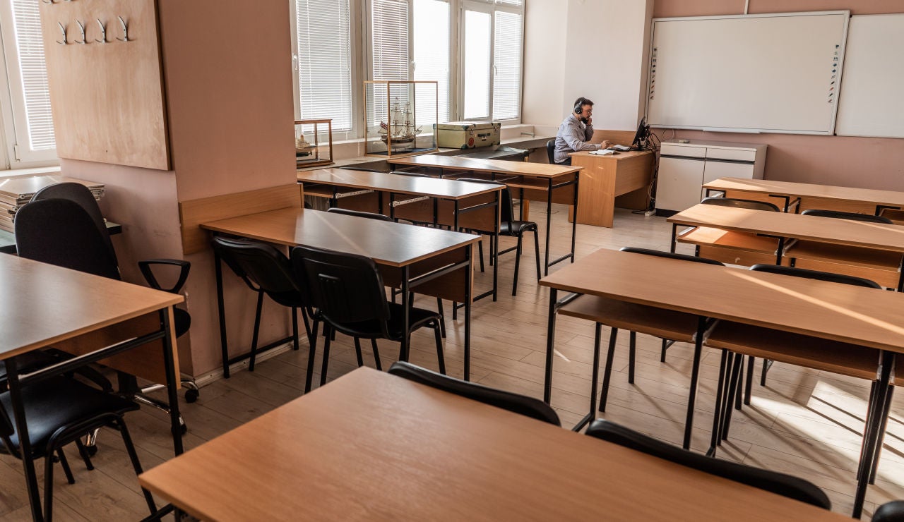 Imagen de archivo de un aula de colegio