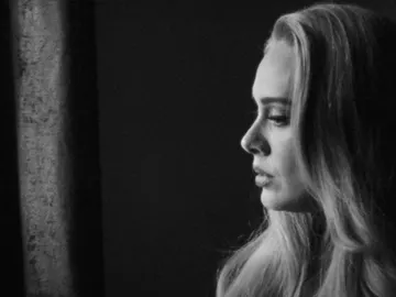 Adele podría enfrentarse a una multa por el videoclip de su nuevo sencillo 'Easy on me' Adele podría enfrentarse a una multa por el videoclip de su nuevo sencillo 'Easy on me'