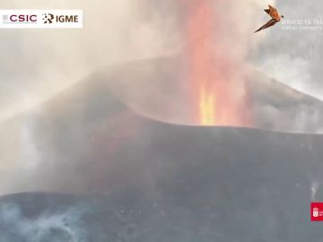 La espectacular imagen de la boca del volcán de La Palma grabada por un dron del CSIC