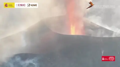 La espectacular imagen de la boca del volcán de La Palma grabada por un dron del CSIC La espectacular imagen de la boca del volcán de La Palma grabada por un dron del CSIC