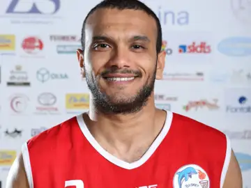 Muere un jugador de baloncesto a los 32 años tras sufrir un paro cardíaco en un partido Muere un jugador de baloncesto a los 32 años tras sufrir un paro cardíaco en un partido