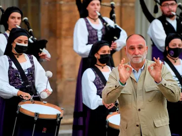 El cocinero José Andrés, al frente de la World Central Kitchen, posa para los medios a su llegada este martes a Oviedo donde el viernes recibirá el Premio Princesa de Asturias de Cooperación Internacional 2021 El cocinero José Andrés, al frente de la World Central Kitchen, posa para los medios a su llegada este martes a Oviedo donde el viernes recibirá el Premio Princesa de Asturias de Cooperación Internacional 2021