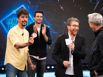 Marron demuestra en 'El Hormiguero 3.0' la fuerza que puede llegar a tener una prensa hidráulica Marron demuestra en 'El Hormiguero 3.0' la fuerza que puede llegar a tener una prensa hidráulica