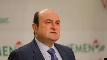 Andoni Ortuzar 10 años después de ETA: "Nunca debió existir, nunca tuvo una misión popular" Andoni Ortuzar 10 años después de ETA: "Nunca debió existir, nunca tuvo una misión popular"