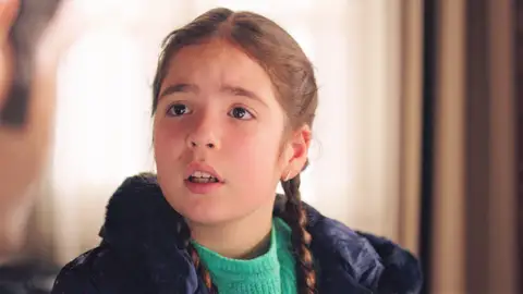 Tomris sorprende a Naci con una visita en el hotel: “¿Puedo quedarme a vivir contigo?” Tomris sorprende a Naci con una visita en el hotel: “¿Puedo quedarme a vivir contigo?”