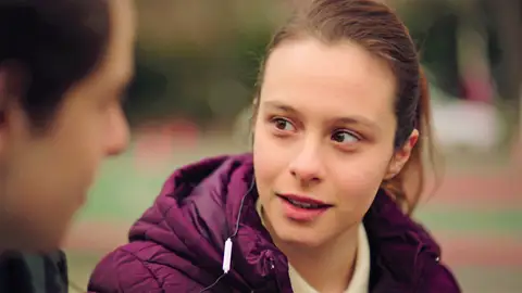 Ege hace lo que esté en sus manos para corregir el peculiar trastorno de Neriman Ege hace lo que esté en sus manos para corregir el peculiar trastorno de Neriman