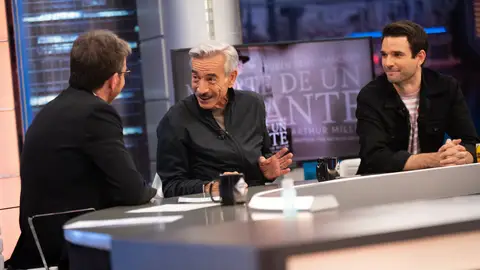 El cariñoso recuerdo de Pablo Motos e Imanol Arias a Enrique San Francisco: "Tengo un máster con él" El cariñoso recuerdo de Pablo Motos e Imanol Arias a Enrique San Francisco: "Tengo un máster con él"