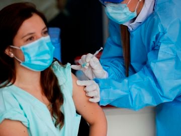Sanidad notifica 73 fallecidos y más de 1.880 nuevos contagios por COVID-19