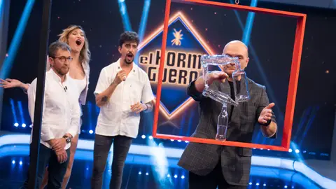 Ruslán Gavriushenko, un maestro en colocar objetos en equilibrio: “La técnica no existe, es intuición” Ciencia con Marron