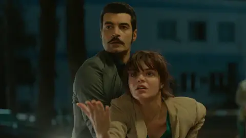 Züleyha, dispuesta a todo por recuperar a su hijo: “¿Por qué no os habéis casado?” Züleyha, dispuesta a todo por recuperar a su hijo: “¿Por qué no os habéis casado?”