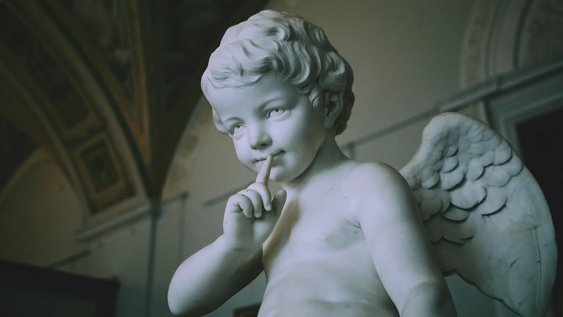Pequeña estatua de ángel