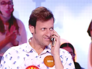 La broma llena de ternura de Edu Soto con su madre en ‘Pasapalabra’: ¡Coge su llamada en directo! La broma llena de ternura de Edu Soto con su madre en ‘Pasapalabra’: ¡Coge su llamada en directo!
