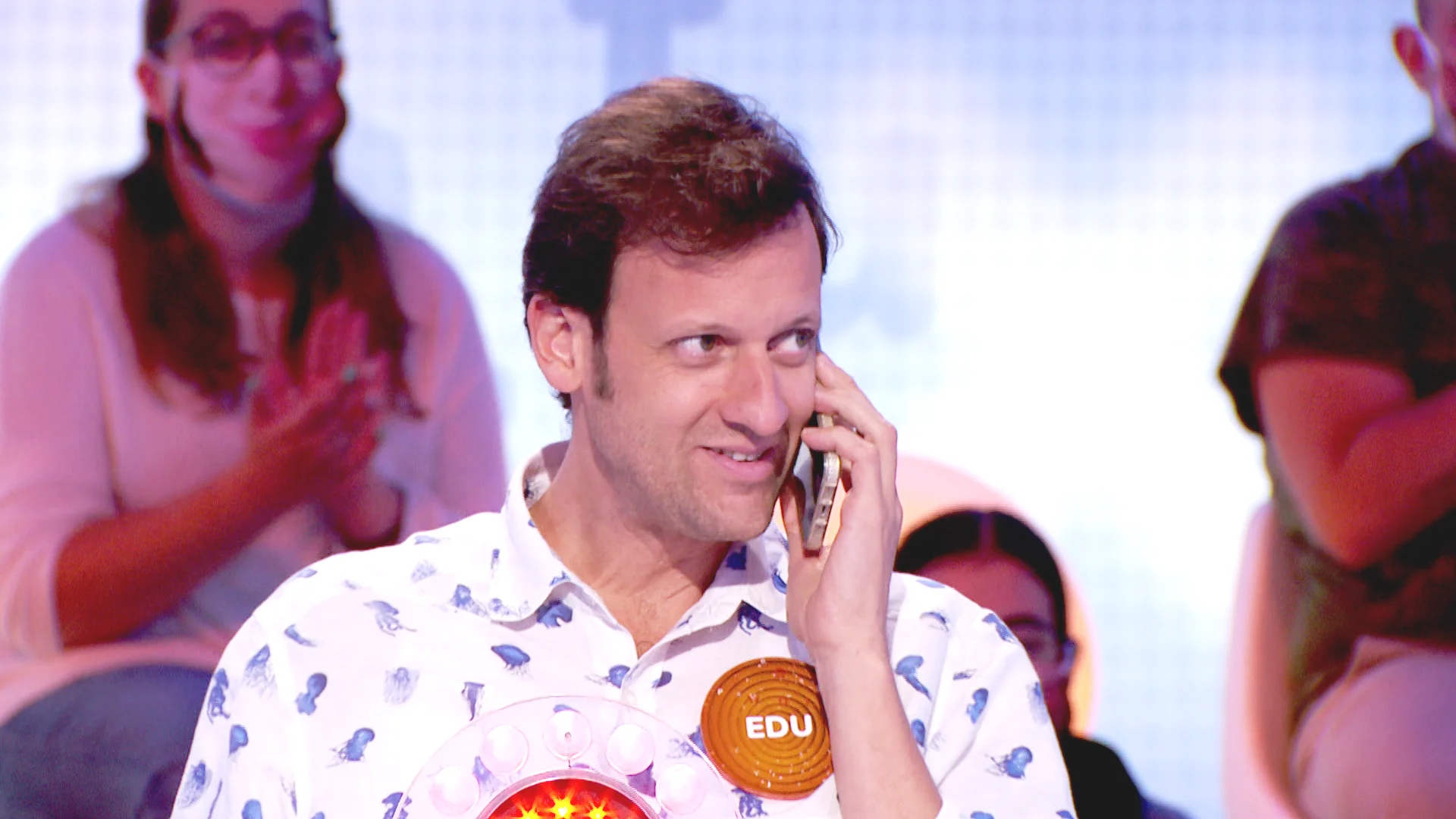 La broma llena de ternura de Edu Soto con su madre en ‘Pasapalabra’: ¡Coge su llamada en directo! La broma llena de ternura de Edu Soto con su madre en ‘Pasapalabra’: ¡Coge su llamada en directo!